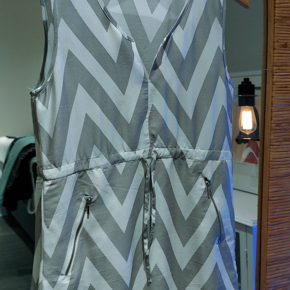 Dress - Picture 2 of 6